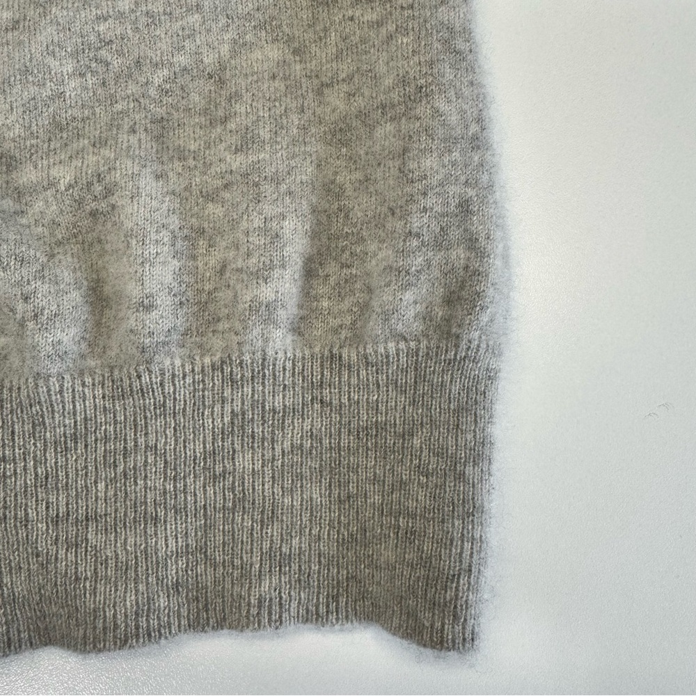 Women's V-Neck 100% Cashmere Sweater in Light Gray M/L - Picture 5 of 5